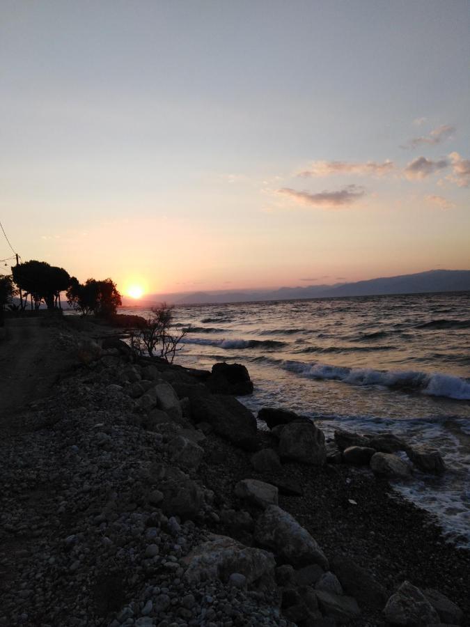 Σπίτι Με Σοφίτα Μπροστά Στη Θάλασσα Villa Trápeza Dış mekan fotoğraf